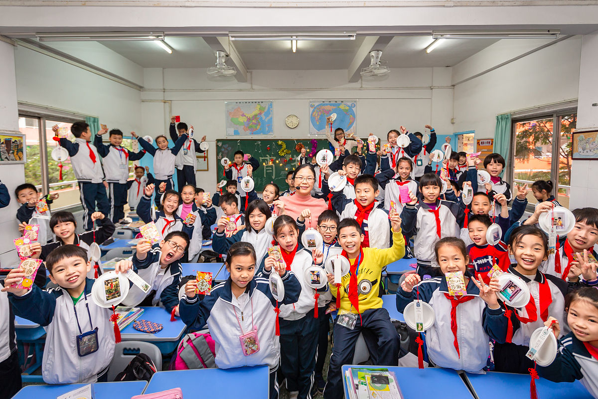 重光小学的闪耀之光：林婉挚的成长故事