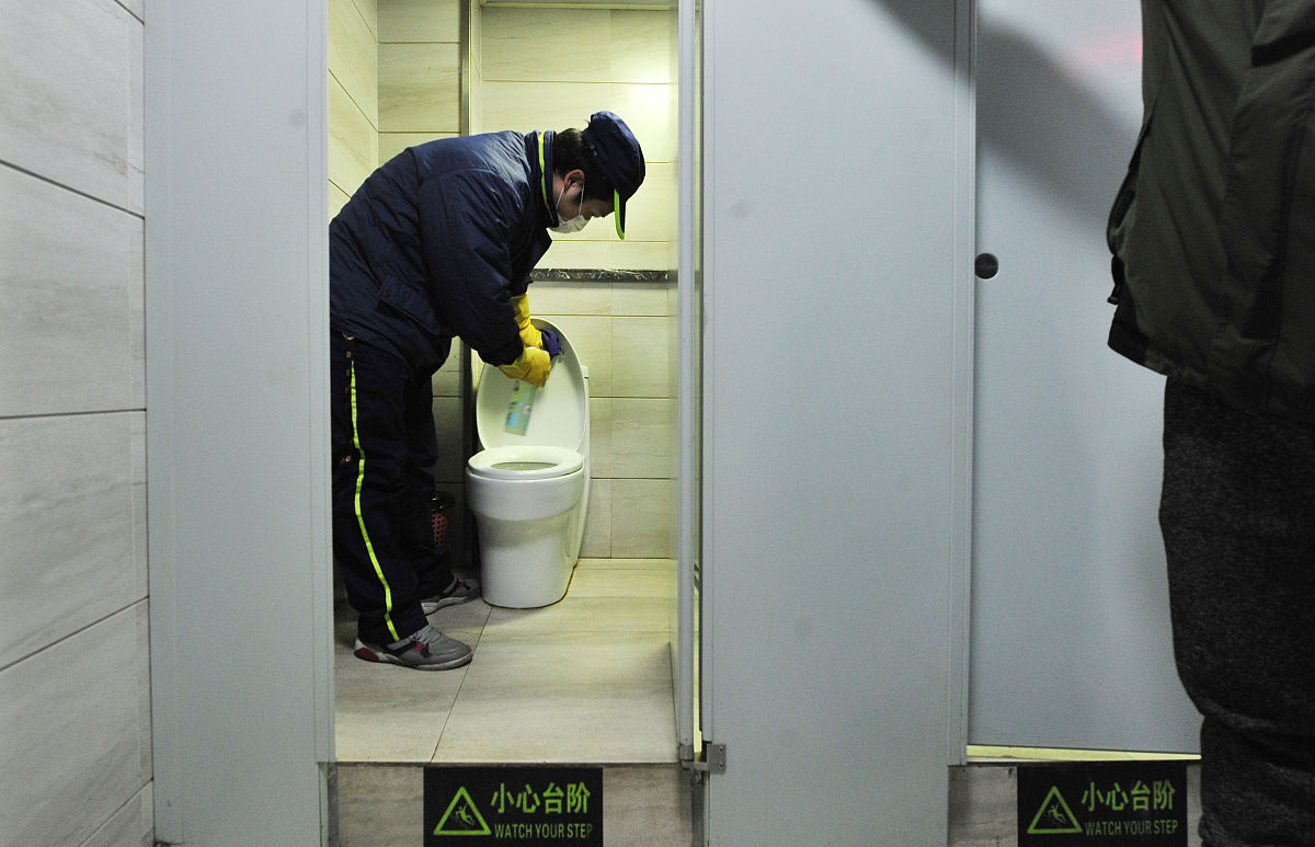 学校食堂下泻药,半班同学拉肚子,厕所大混乱! 学校食堂下泻药,半班同学拉肚子,厕所大混乱!