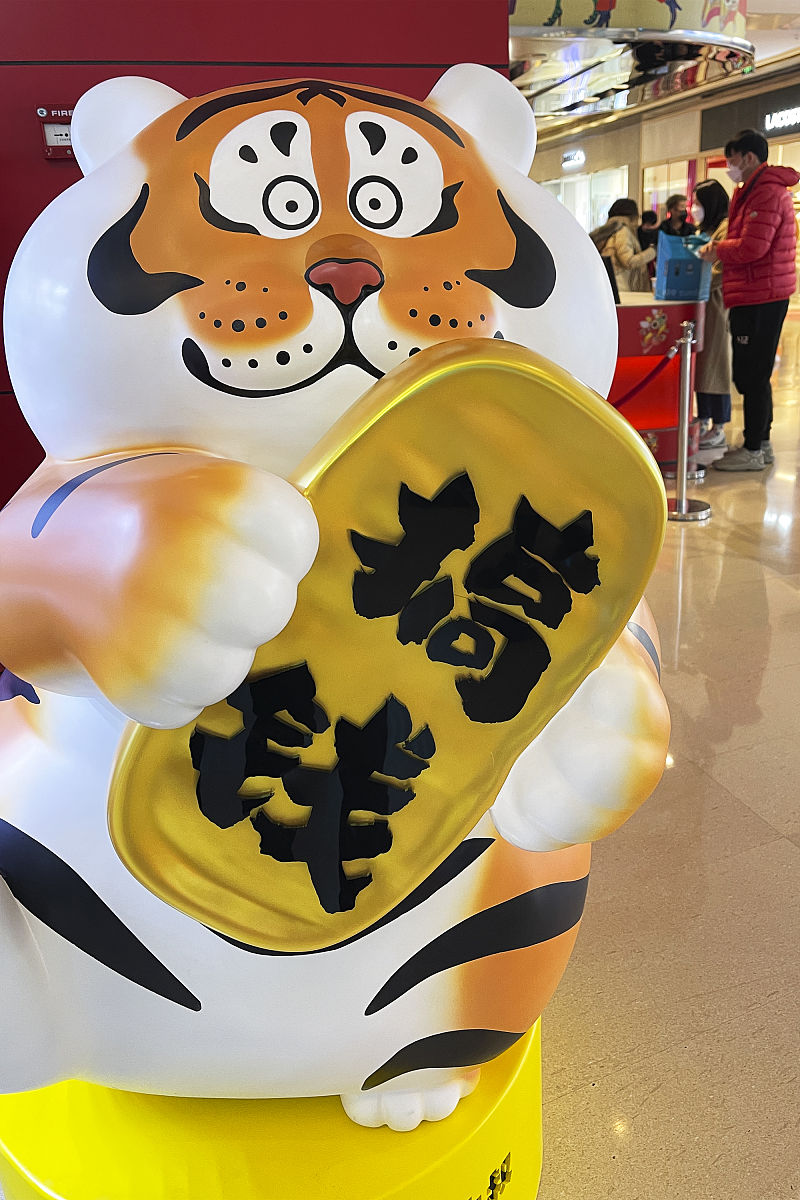 潮玩手办市场深度分析：SWOT分析与竞争对手优劣势