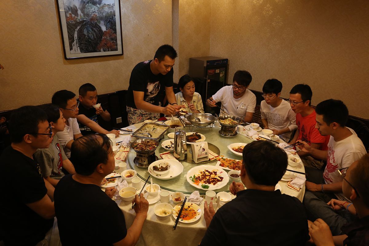 坚持向前 - 励志中文流行歌曲