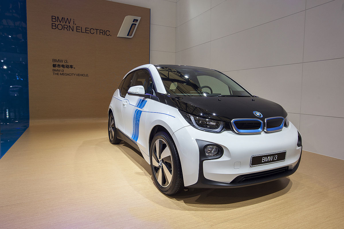 宝马奥迪奔驰哪个牌子的电动汽车推荐