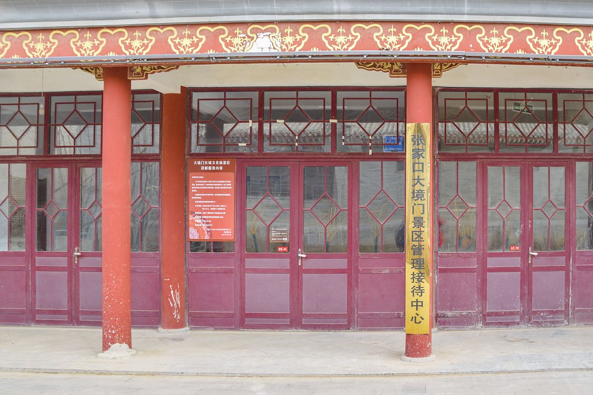 请你详细的安排一下我与相亲对象在石家庄桥西区一起吃午饭和晚饭还有游玩地点