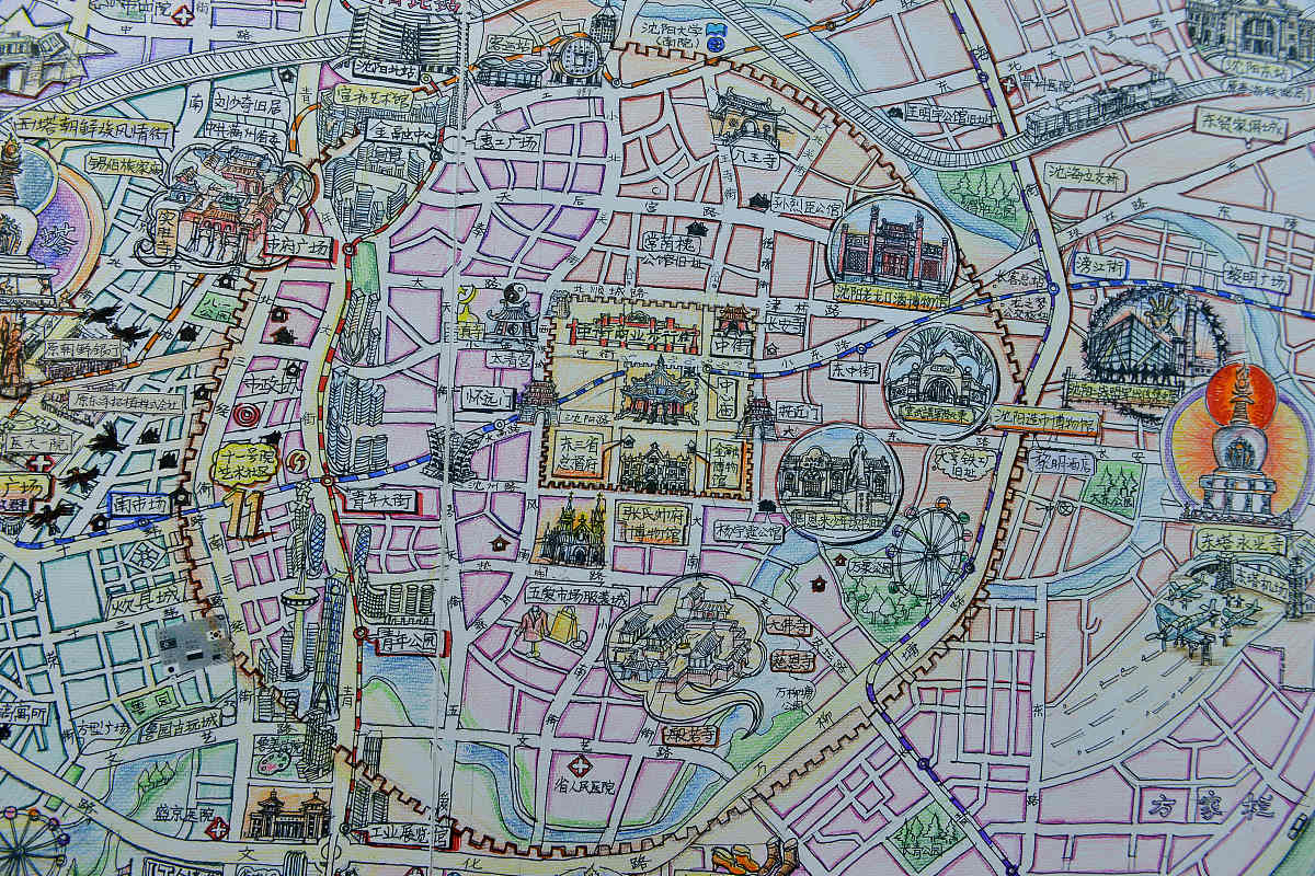 2016年11月18日,辽宁省沈阳市,马良手绘的沈阳地图上画出了沈阳标志性