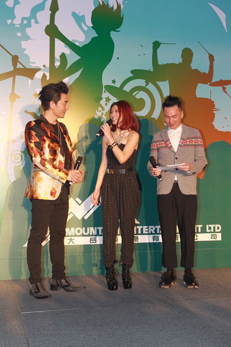 2013年2月1日,香港,大岳娱乐10周年晚宴.任贤齐   郑嘉嘉 +++_+++晚宴