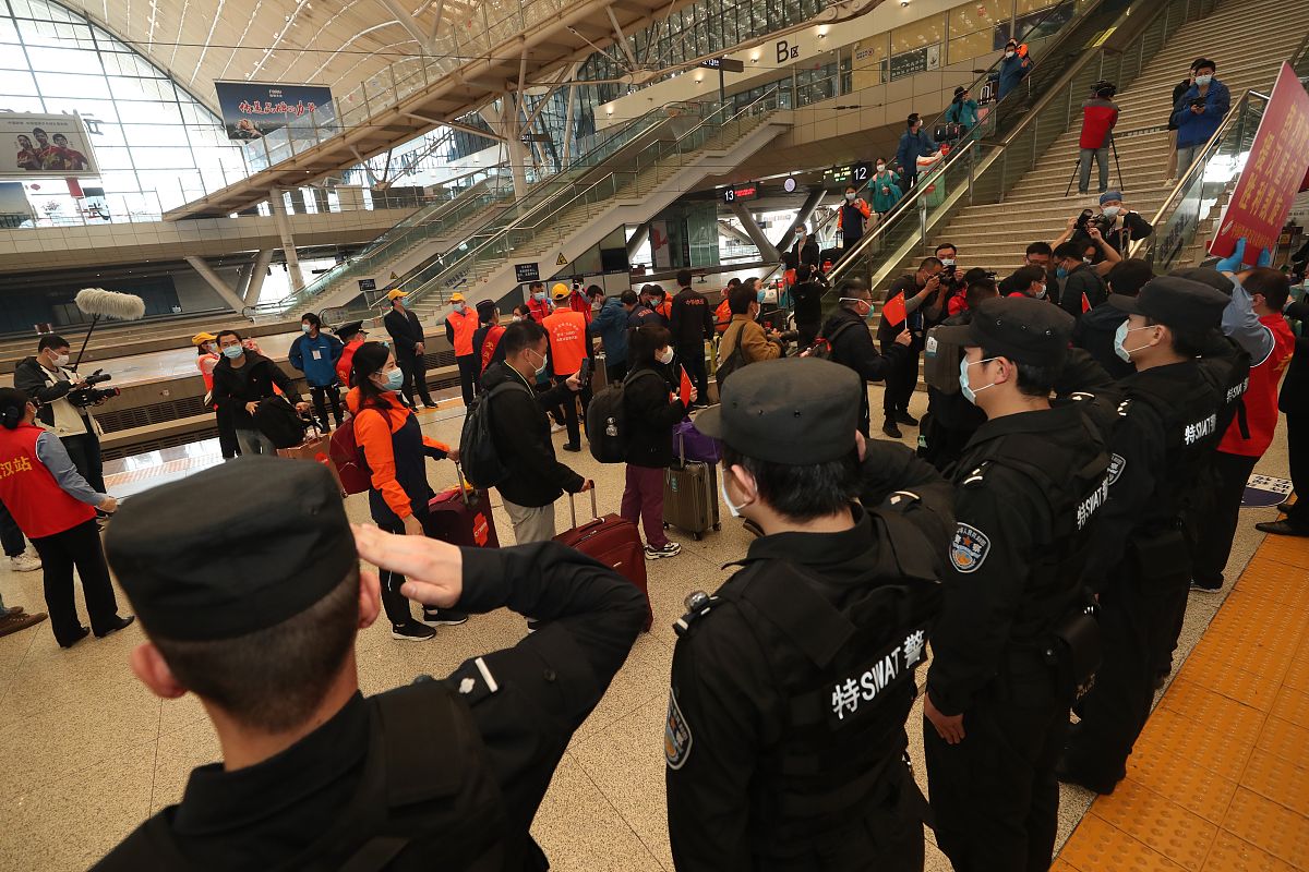 娄底到武汉铁路线多少公里？