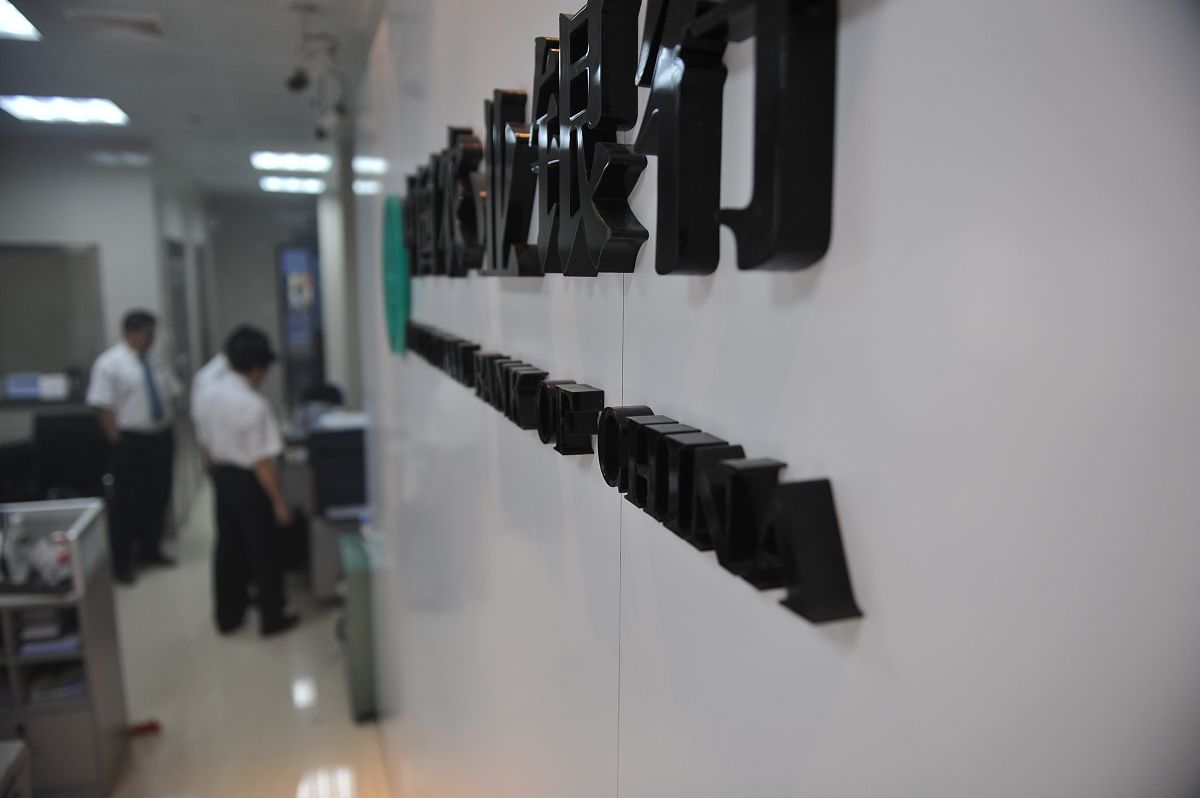 银行运营部门总经理对新提拔运营主管一季度沟通记录：1针对上季度工作回顾；2对下季度运营柜面工作和管理工作建议