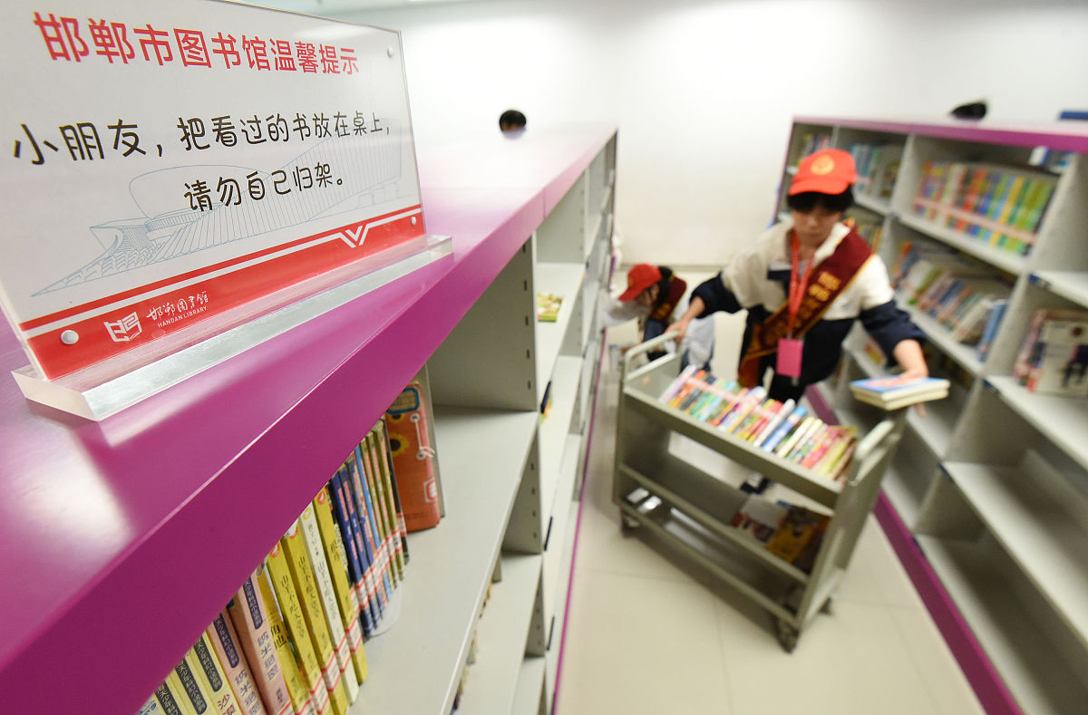 我是图书馆管理者平常很多人值班遇到有人请假、换班我需要改值班表而且请假、换班需要我的审批审批通过后才能换班、请假如果不通过则需要返回重做。需要用Python写一个图书馆志愿者值班、换班、调班、请假的代码尽可能详细我有日常值班表是表格我需要直接导入表格你在代码上要进行标注说明每一步是干啥的