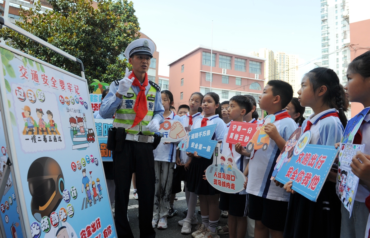 你是中学政教处主任今天要对全体学生做周末安全讲话请你写一个讲话稿