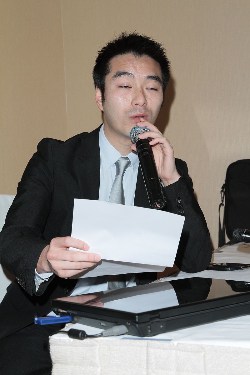 2013年5月3日 ,香港,何傲儿绯闻男友wilson招开澄清记者会.何傲儿绯闻