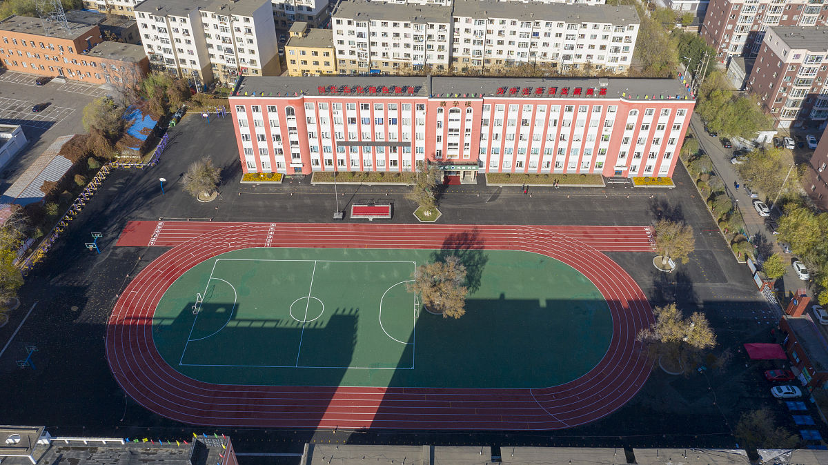 2020年11月1日,无人机航拍吉林市昌邑区第二实验小学校.