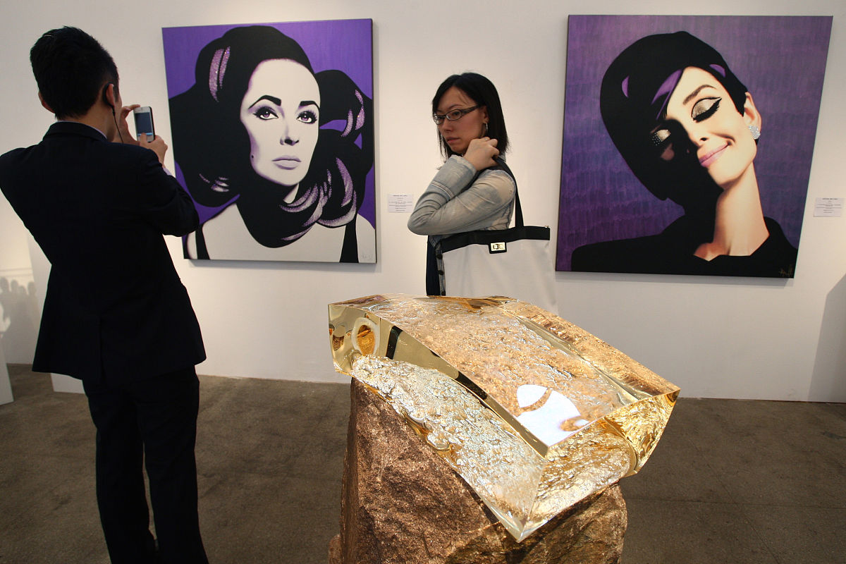 介绍一位当代艺术家和他的四个重要作品