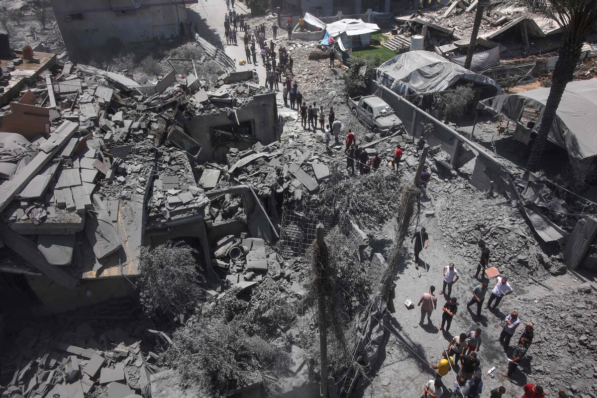 雪崩襲擊工業區：末日景象描寫