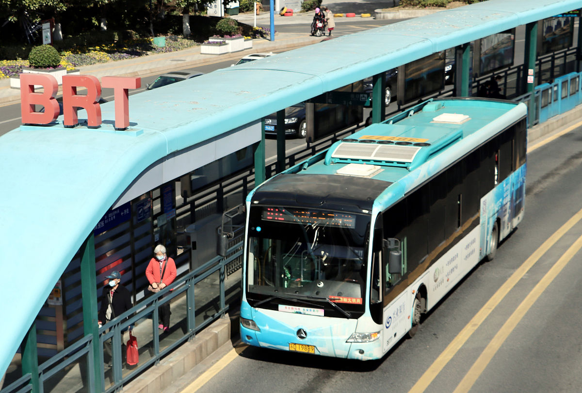 BRT vs. 地铁：城市交通的两种选择