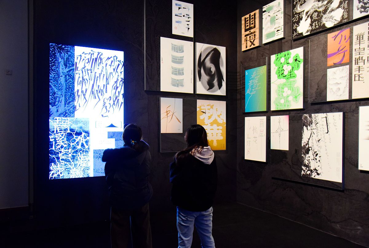 2020年12月28日,杭州,"青山行不尽——唐诗之路艺术展"在浙江展览馆开