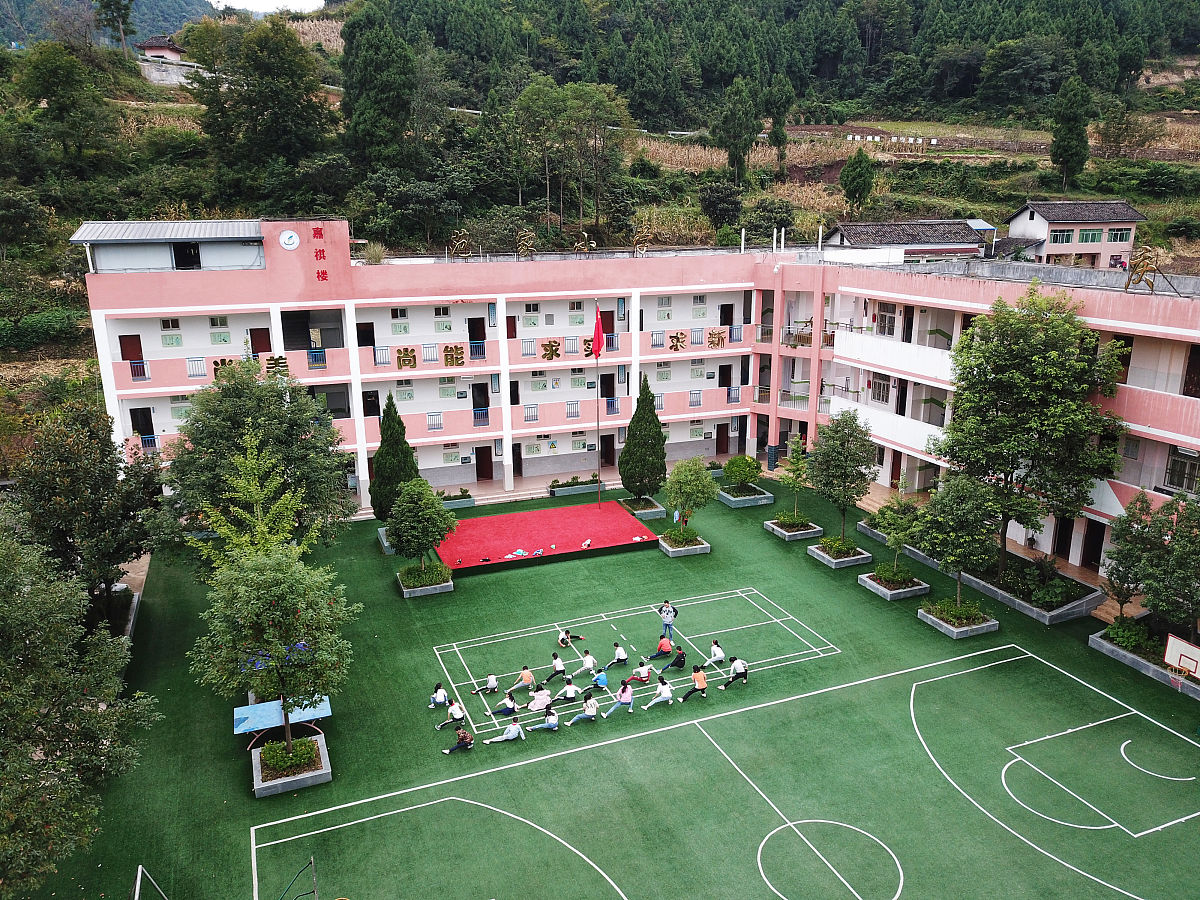 2019年09月,四川省广元市利州区范家小学.这原是一所面临消亡的山村小