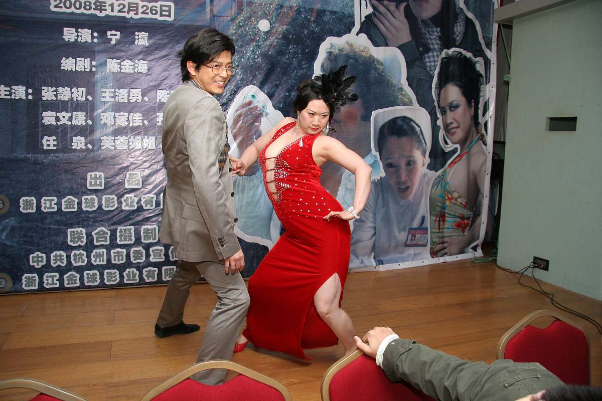2008年12月26日,杭州,电影《a面b面》热拍.芙蓉姐姐  陈晓东+++_+++a