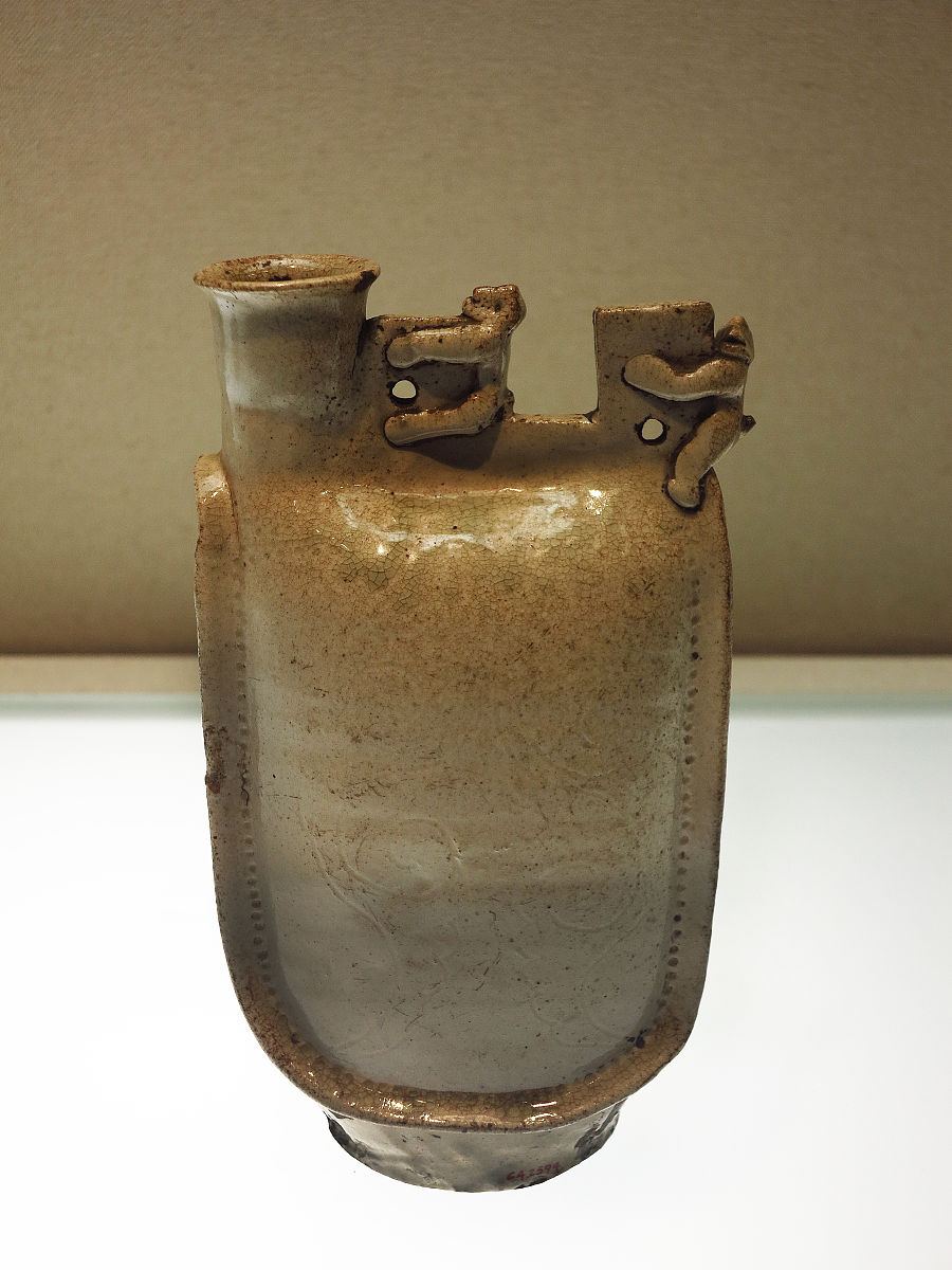 2014年09月14日,白釉暗花皮囊壶,辽代,国家博物馆文物展.