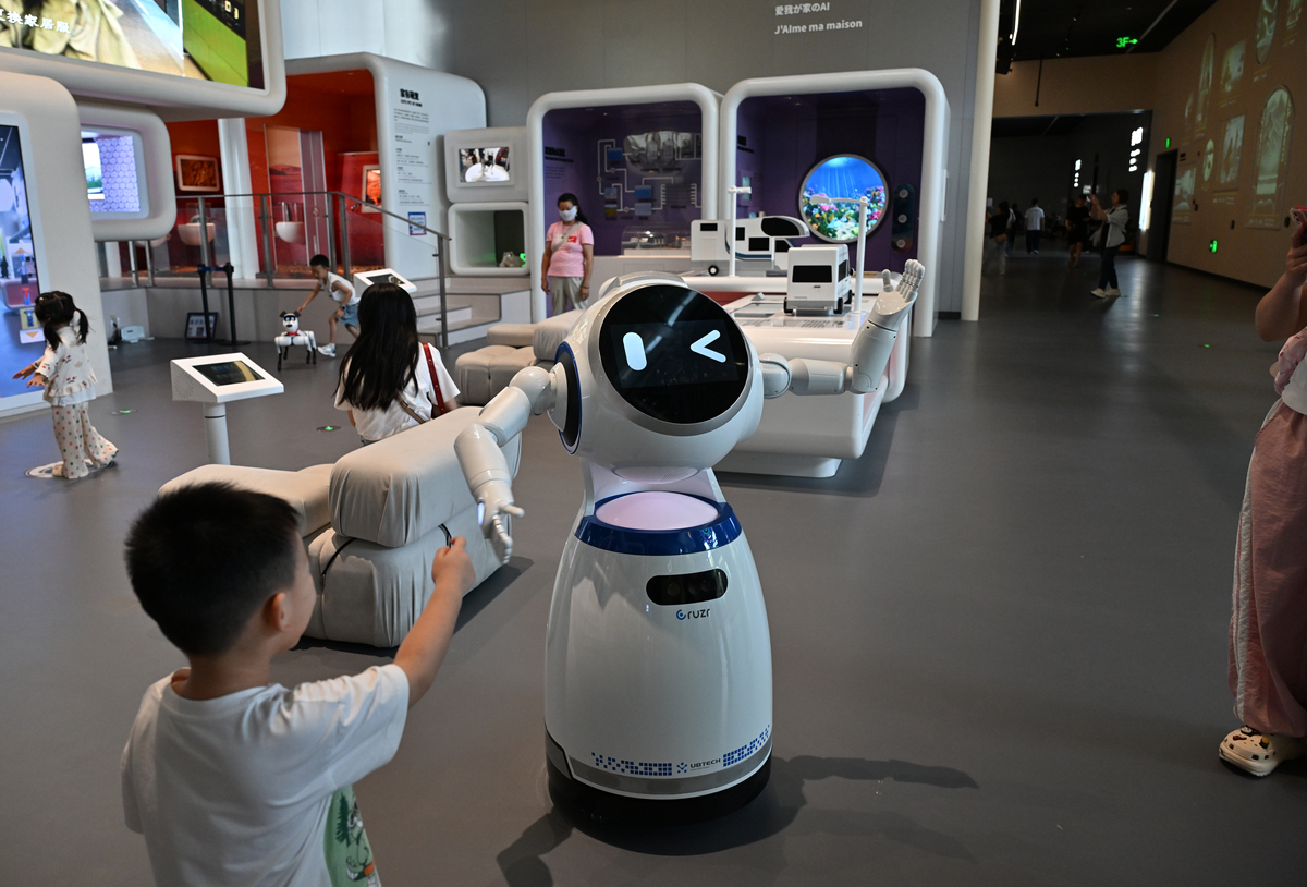 日本的机器人厂商Pepper推出的智能陪伴机器人美国的机器人厂商Intuition Robotics推出的智能陪伴机器人科大讯飞、京东这四家不同公司的智能陪伴机器人的优缺点分析做成一个表