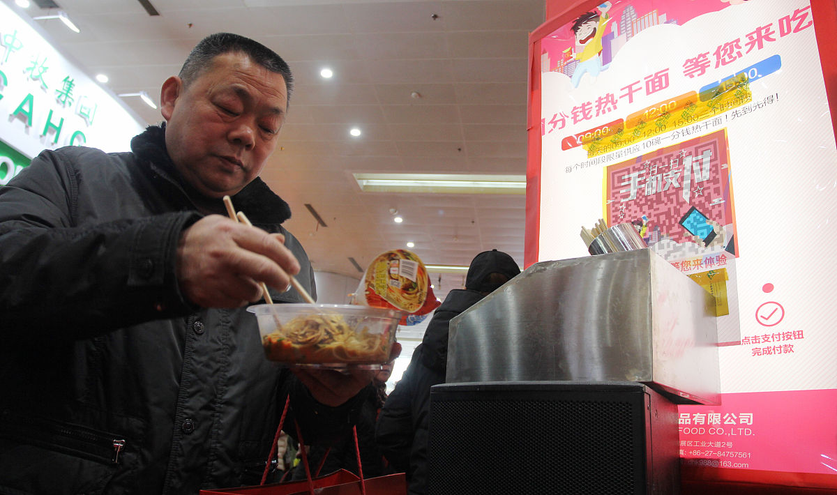 张荣庆是一个河北小伙儿喜欢吃凉面为人谦虚学习能力中下等评价一下这个人并对他进行呃从业评估呃推荐出合适的岗位