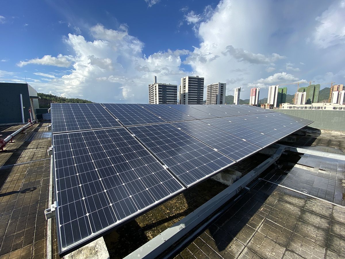 概括Hossein Dehghani Tafti的《Extended Functionalities of Photovoltaic Systems With Flexible Power Point Tracking Recent Advances》中的主要内容