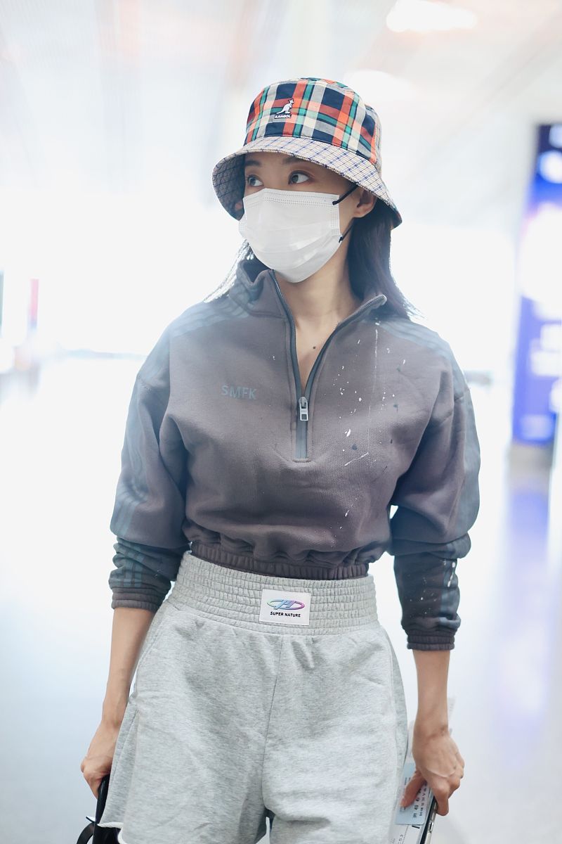2021年6月23日,北京,明星现身机场.张小斐
