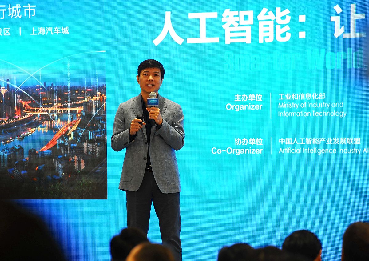 人工智能等知识型社会因素迅速发展背景下如何更好的发挥党的领导优势加强师资队伍建设