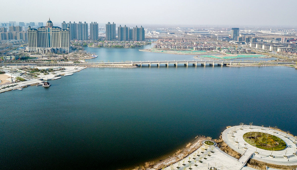 2020年3月29日,山东省东营市经济技术开发区"金融港"及悦来湖公园附近