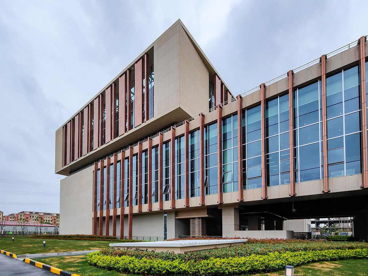 贵州省广播电影电视学校新校区建设项目正式签订施工合同