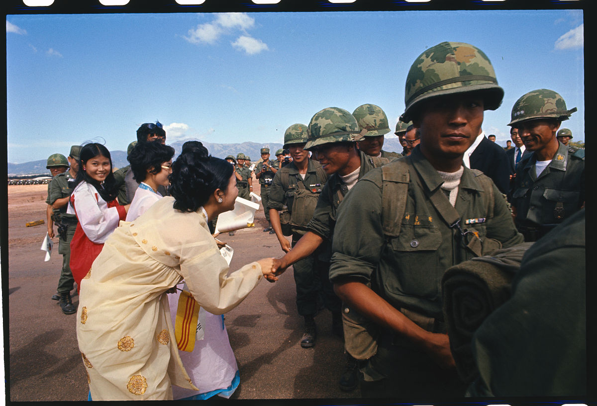 北朝鮮軍事パレード、大変化 - 簡潔な日本語訳