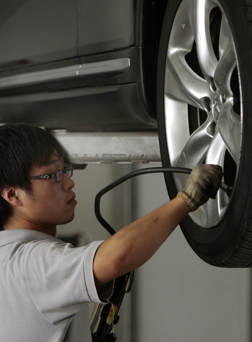 4S店喷漆飞漆怎么办？教你轻松修复！