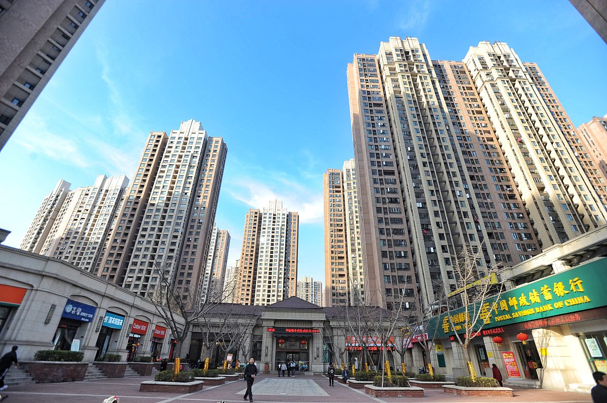 我是置业顾问怎么给客户推荐这个项目的商铺天府滨江商铺推荐房源房号：3-1-27面积：2641㎡价格：150万左右业态：全业态商家：超市租金：329元推荐理由：带租约出售回报率高周边成熟消费人群广、全业态、层高6m买一层得两层、转角铺、双开间昭示面强、带40平外摆空间、实际使用面积大