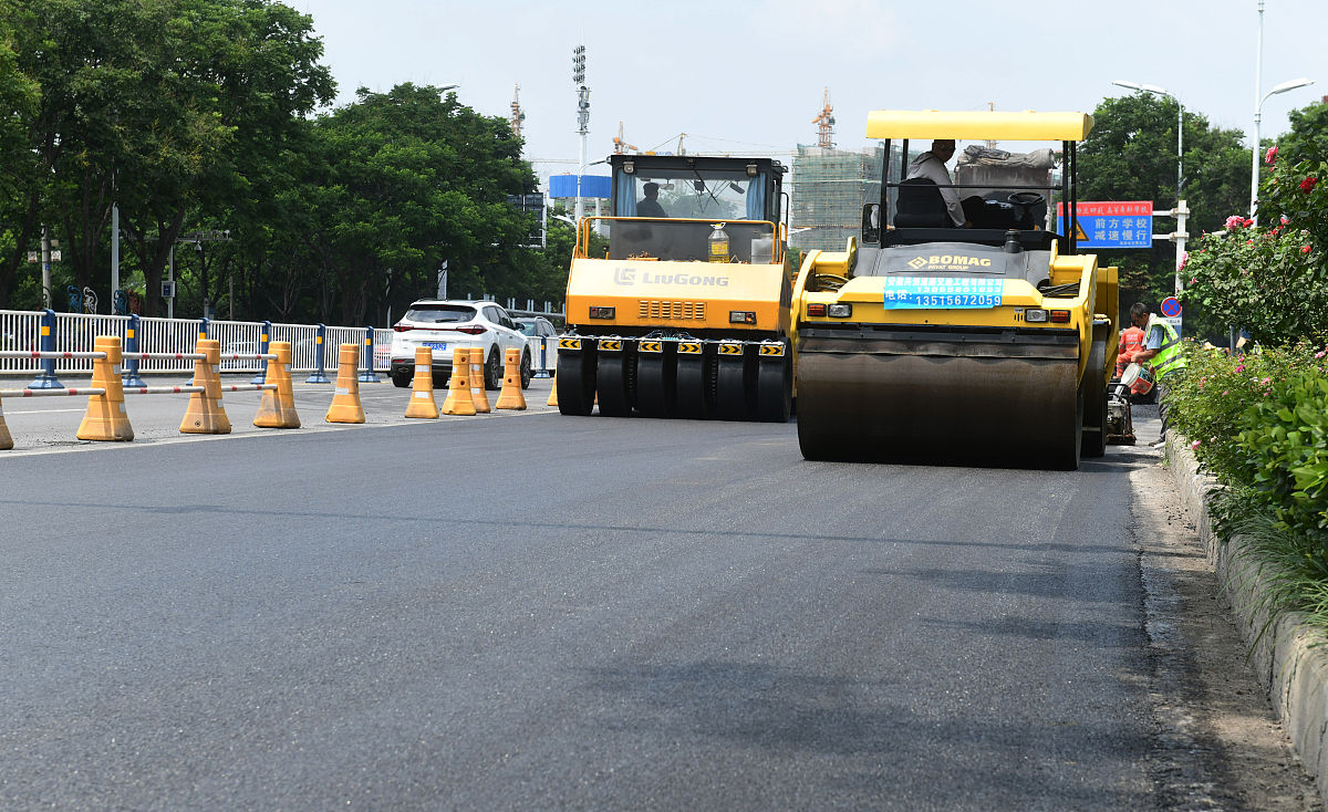 公路施工技术中的碾压施工技术应用 - 提高道路强度和稳定性的关键
