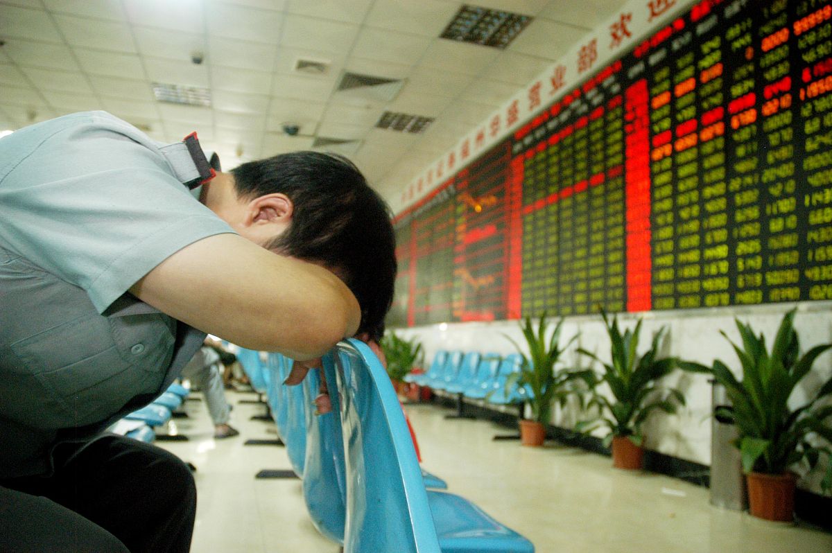 写一篇关于银行从业人员心酸经经历银行从业人员是金融行业中的重要一员他们的工作不仅需要具备专业知识和技能还需要具备高度的责任感和敬业精神。然而在这个行业中他们也会遇到许多心酸的经历。首先银行从业人员的工作压力非常大。他们需要处理大量的客户业务包括开户、贷款、理财等等这些业务都需要高度的专业知识和技能而且每个客户的需求都不同需要根据不同的情况进行处理。这样的工作压力往往会让他们感到非常疲惫和压抑。其次