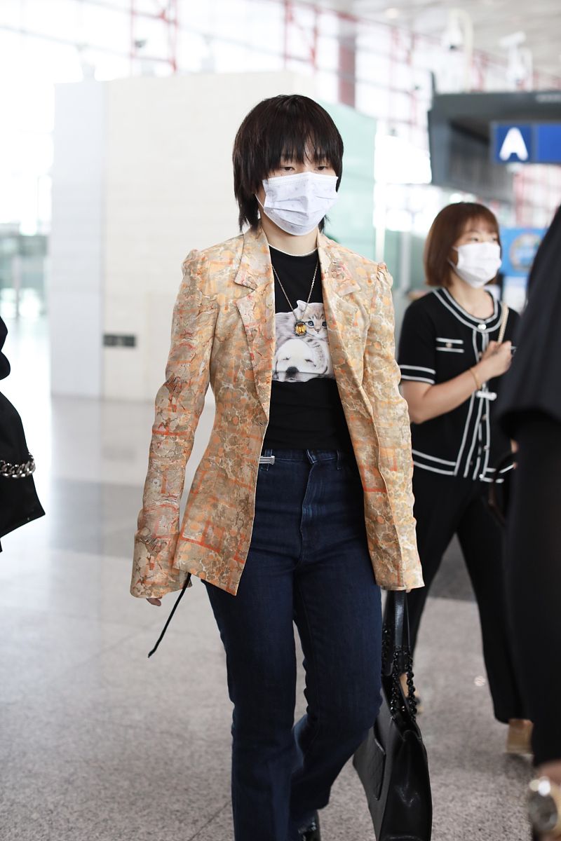 2021年6月2日,明星亮相机场.周笔畅 北京机场