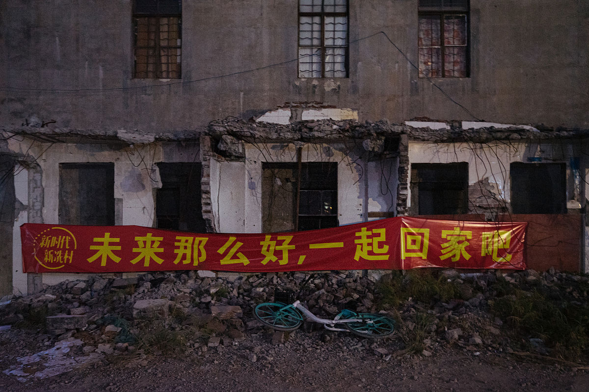 强拆房屋怎么曝光｜房子被强拆找哪个部门处理？要求：创建一篇1500至2000字的解决方案