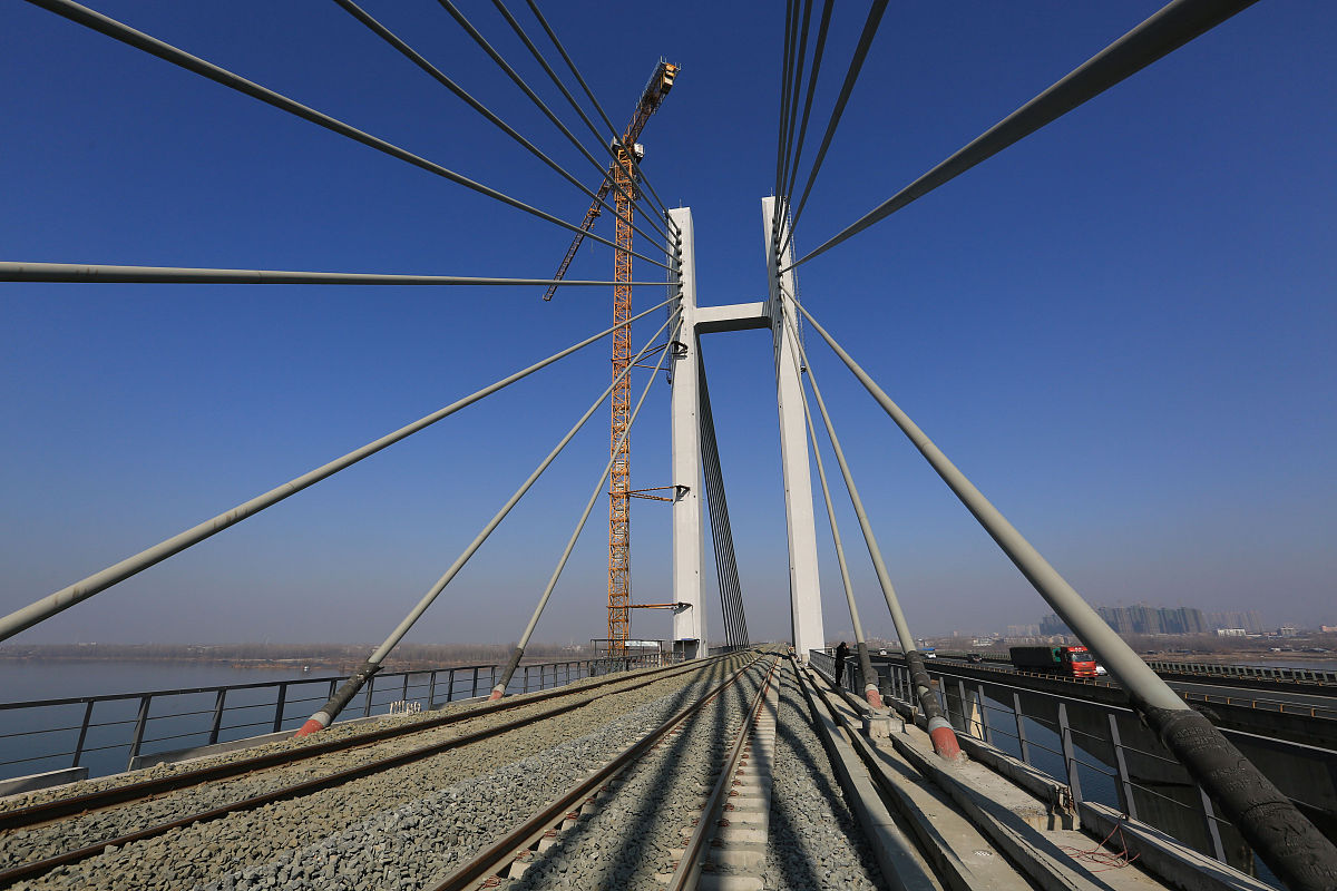 为什么悬索桥使用铁缆