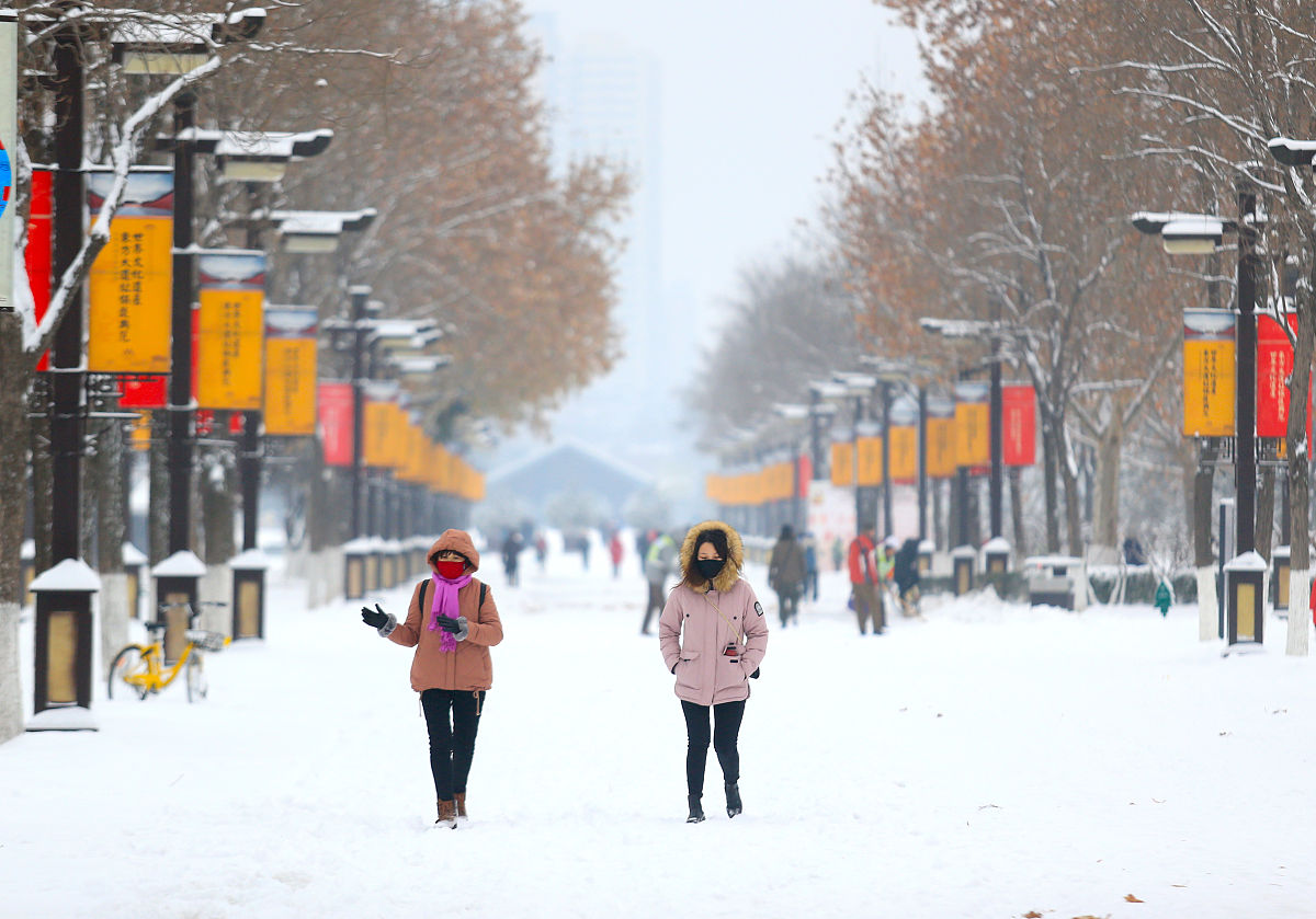 隆冬：是冰天雪地还是薄毛衣？