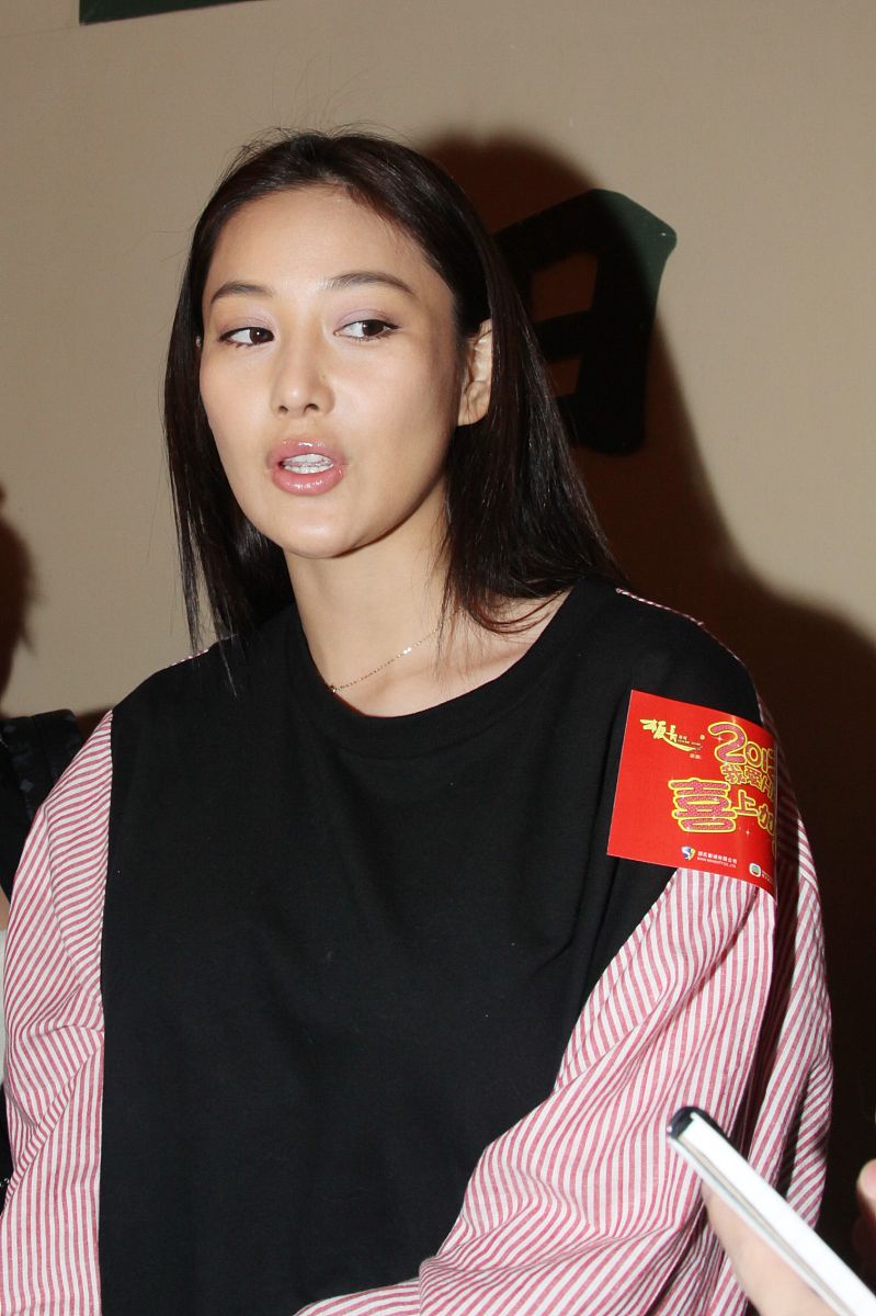 2011年12月15日,香港,电影《2011我爱hk喜上加?帧放纳阆殖 张馨予+++_