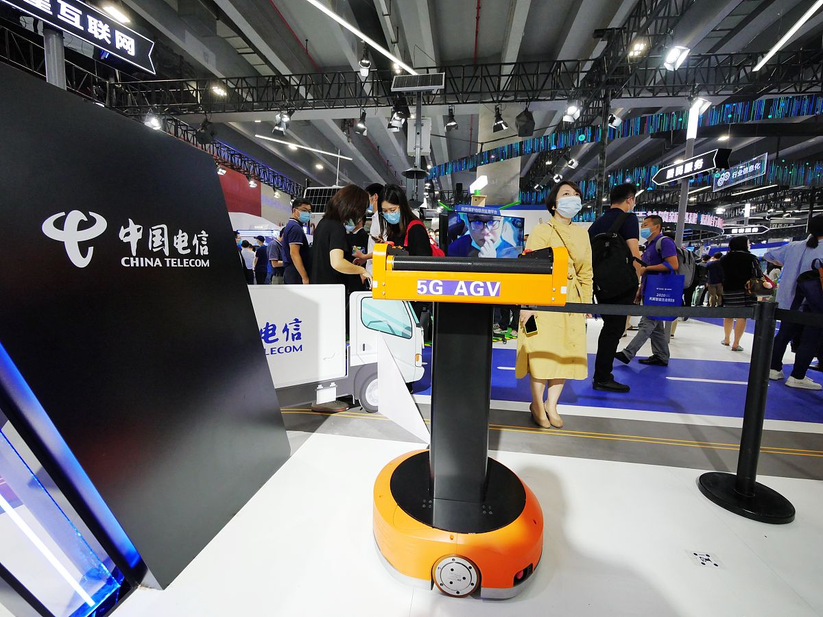 改下下面一段话，降低论文重复率：
1900 年后，吴良镛先生作为主要奠基人率先将人居环境科学引入中国，从此，我国开始真正系统地研究农村人居环境。根据中国国情，吴良镛先生建立了一套完整的科学框架，并编写了《人居环境科学导论》，他的研究为中国人居环境科学奠定了坚实的发展基础。