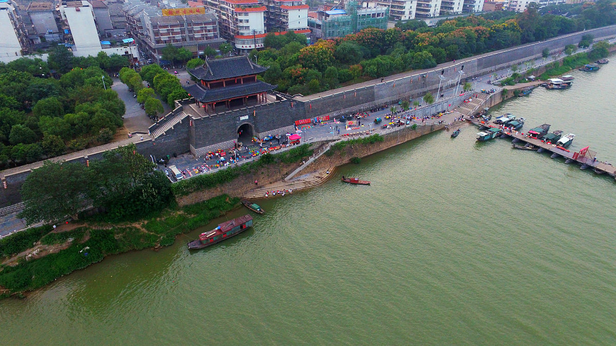 2015年9月15日,江西赣州,航拍赣南建春门城楼.