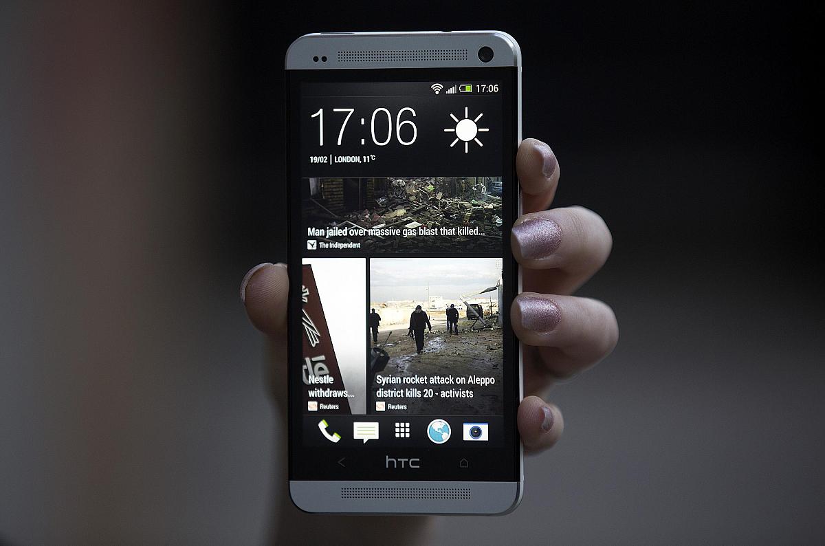 当地时间2013年2月19日,英国伦敦,htc公司发布最新的旗舰手机htc one.