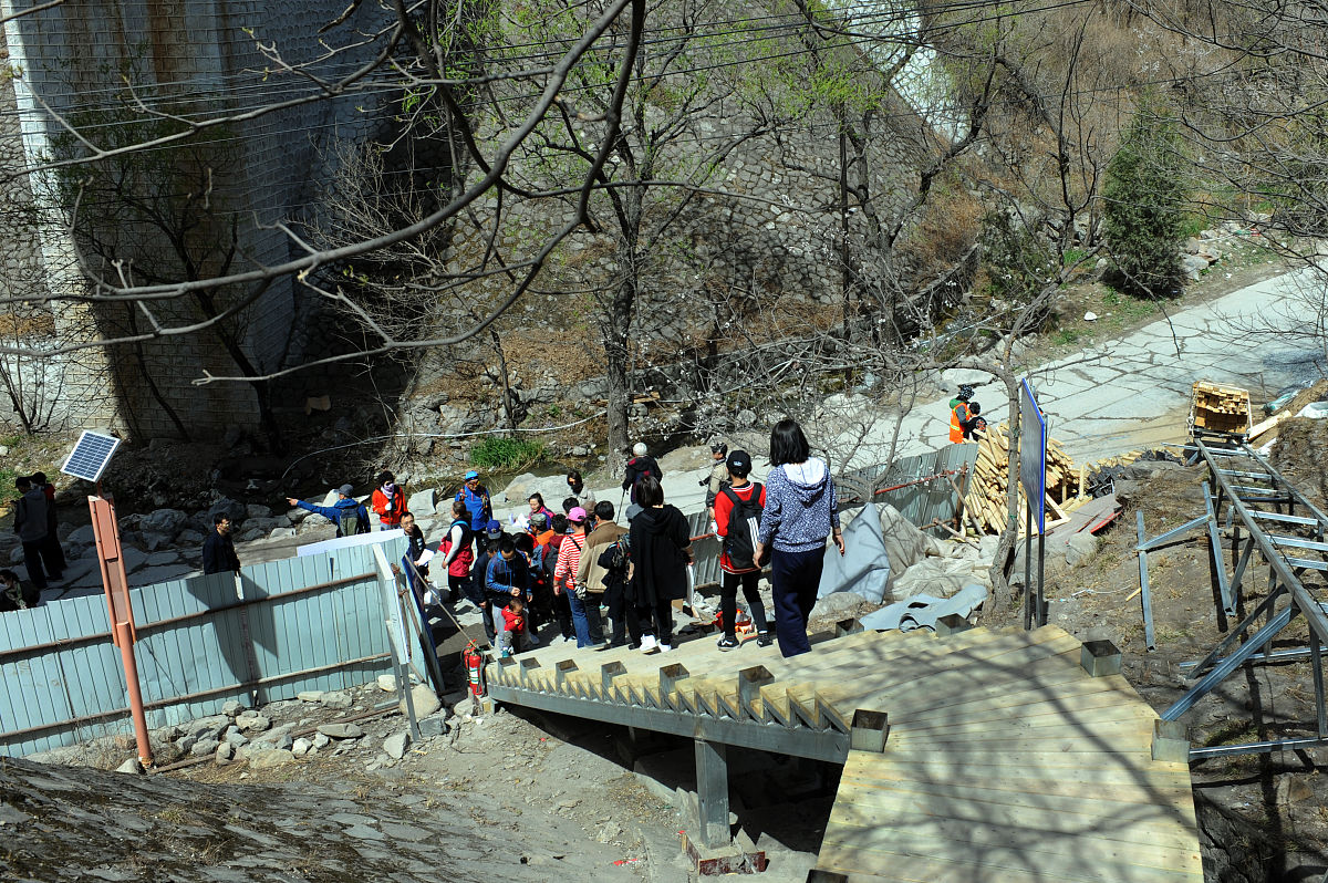 帮我写一份清明放假通知要求诗情画意一点