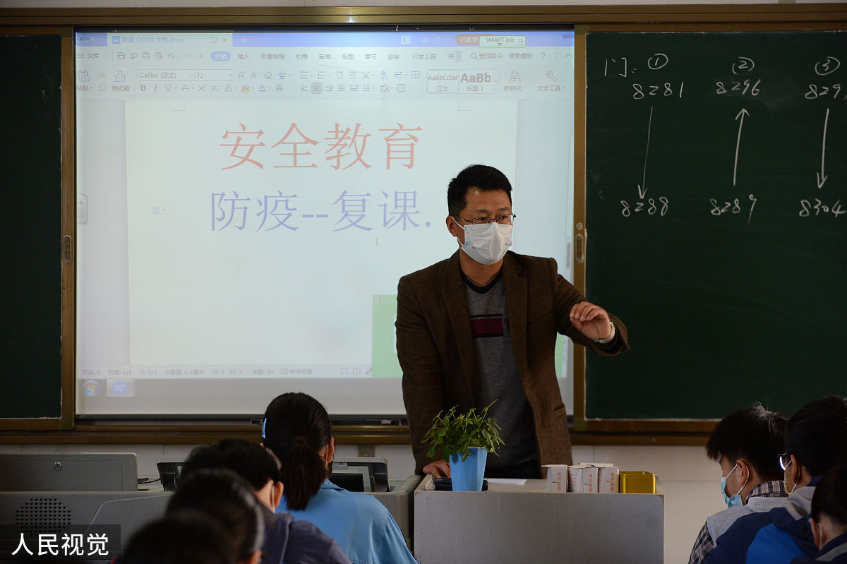 针对培养女大学生的安全意识提出现实实际的建议要从学校、社会、家庭和个人四个方面展开论述