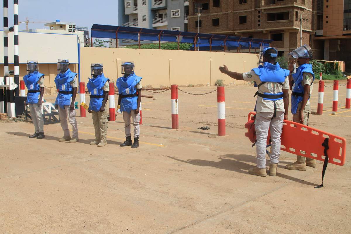 建筑工地安全演练：触电、火灾、起重机倒塌应急处置