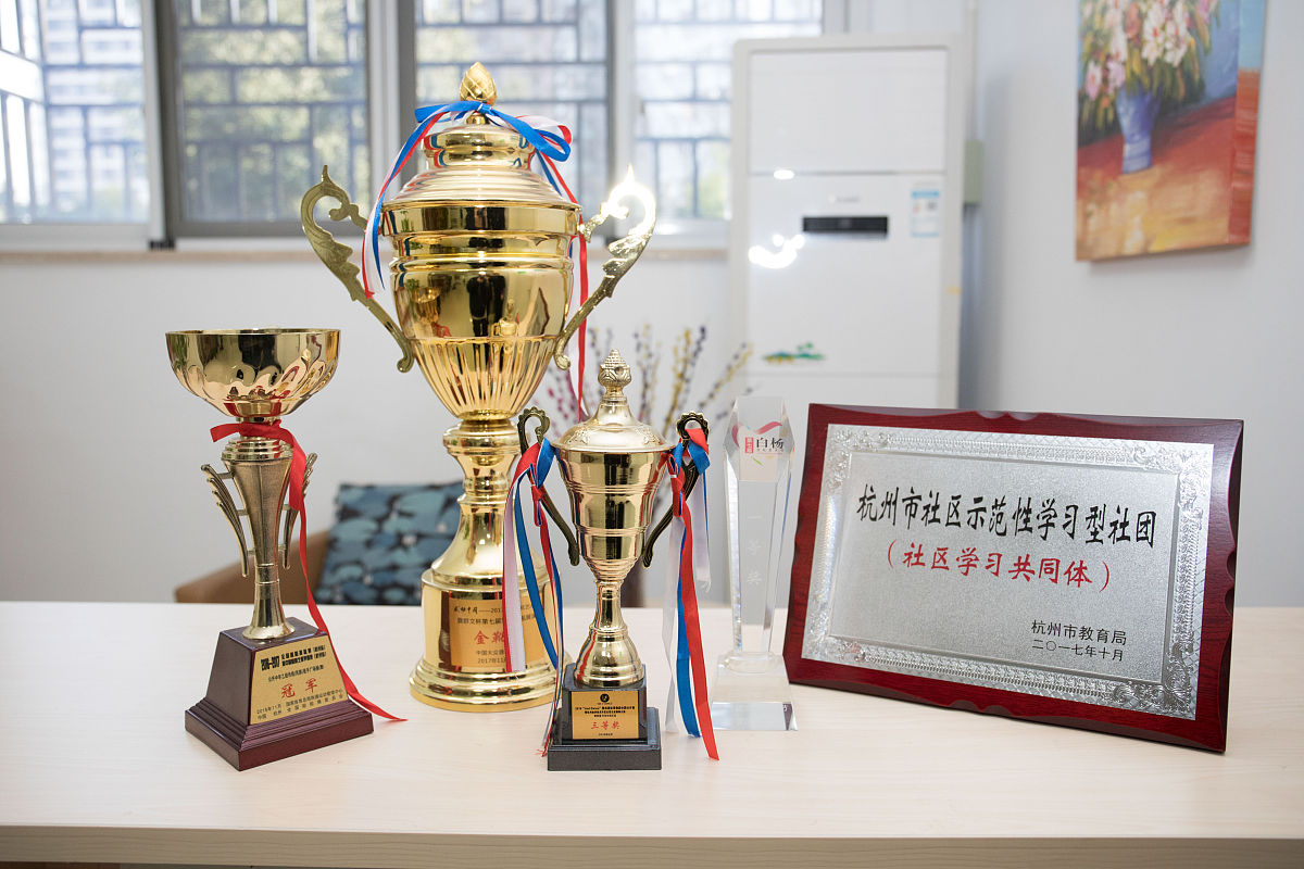 2019年1月18日,浙江省杭州市,68岁的林玫晴在小区内组建舞蹈队,免费教