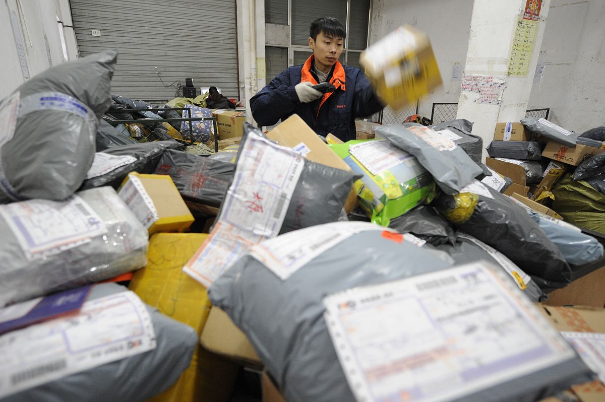 快递驿站投诉帮我用180字详细描述