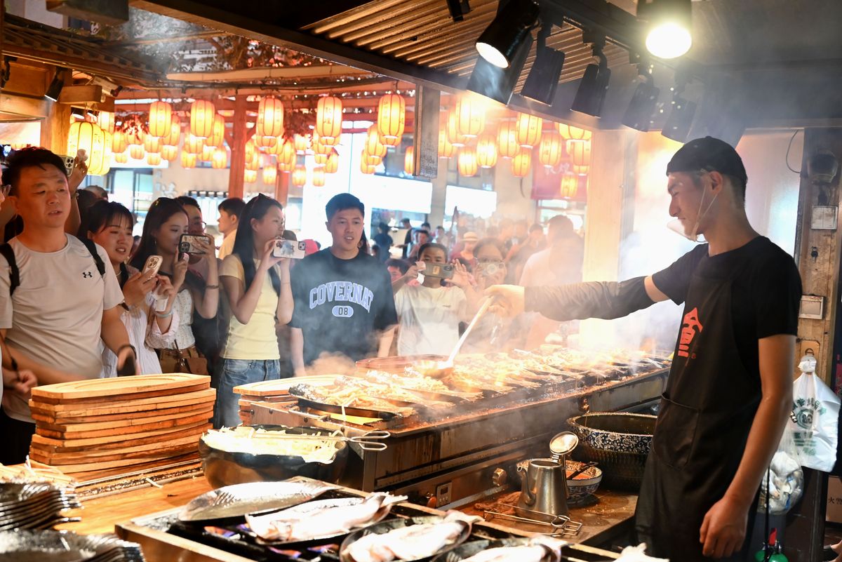 顺德夜宵店奇闻趣事：从冷淡服务到“老鼠馅”饺子