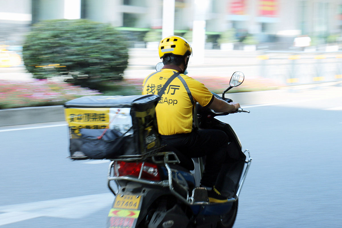 近期送外卖人员增多的原因是什么？