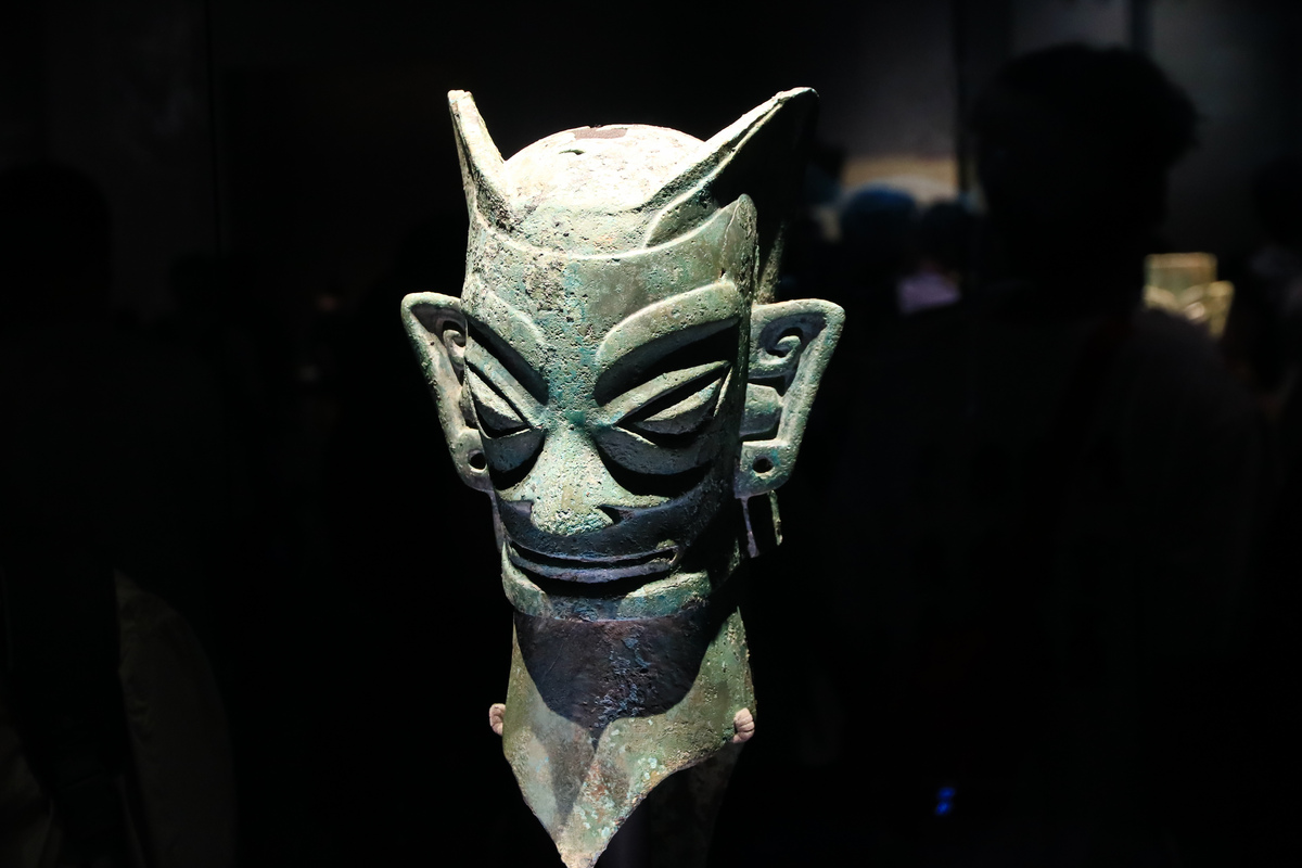 以广袤的中华土地上的历史：川蜀历史为题写一篇1000字文章