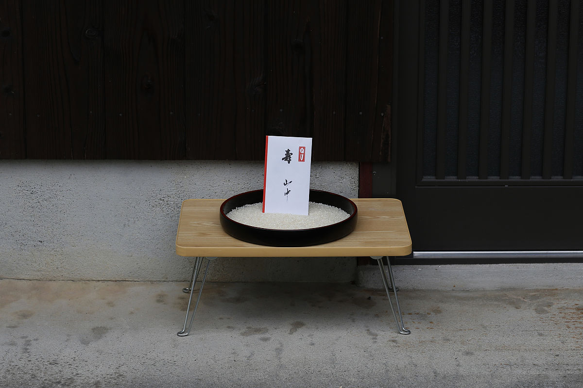 怎么把头套套在拍好的视频上面？